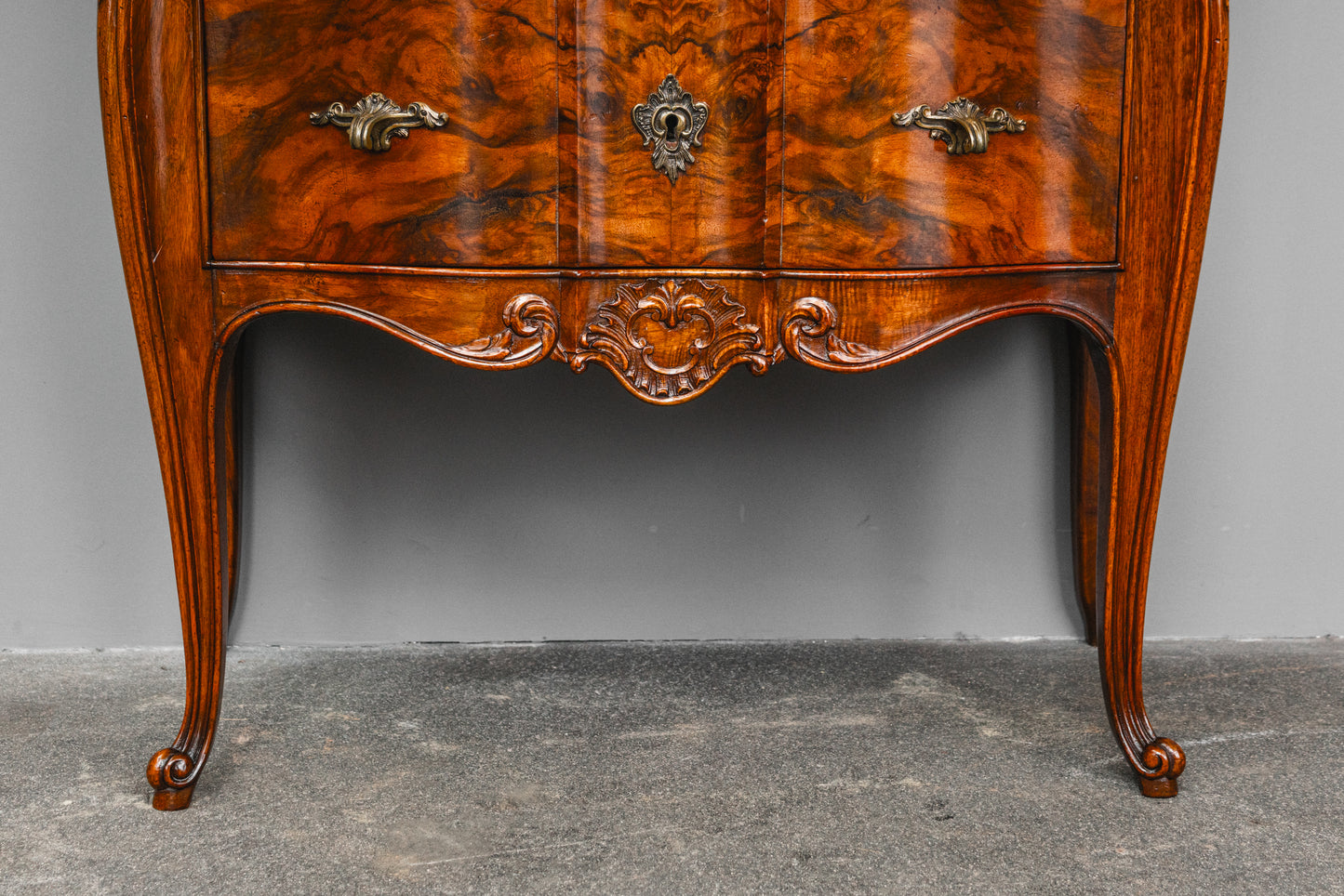 Elegante Kommode im Barock Stil