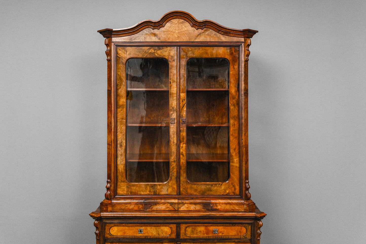 Schöne Biedermeier Vitrinenschrank
