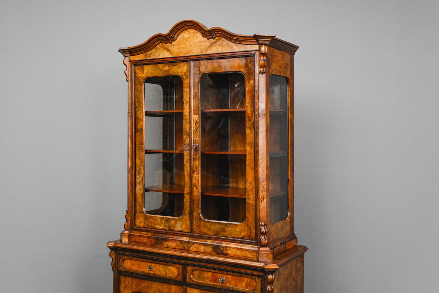 Schöne Biedermeier Vitrinenschrank