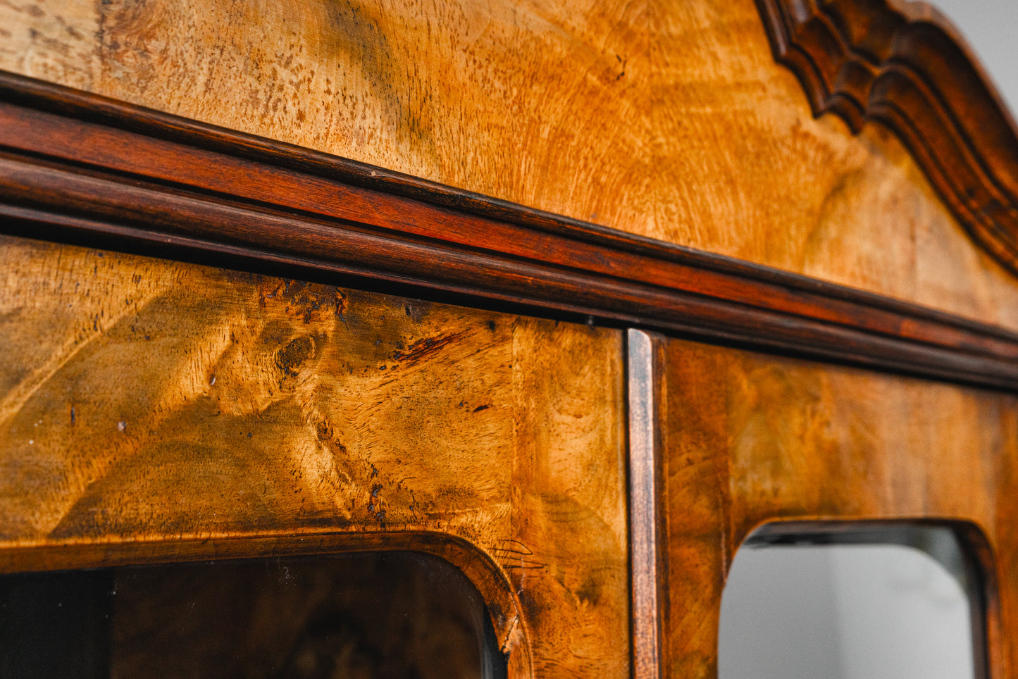 Schöne Biedermeier Vitrinenschrank