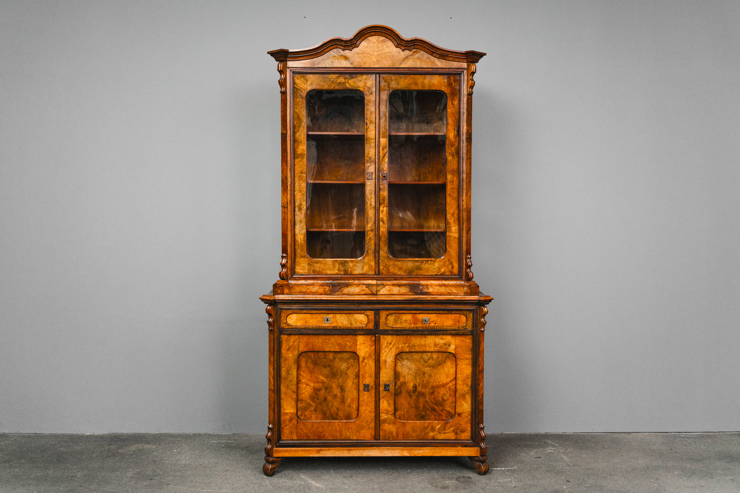 Schöne Biedermeier Vitrinenschrank