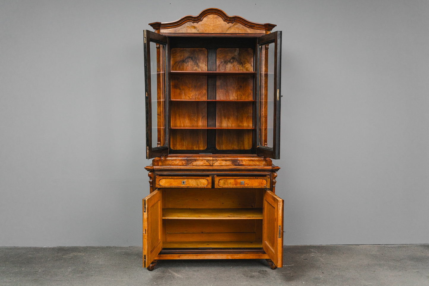 Schöne Biedermeier Vitrinenschrank