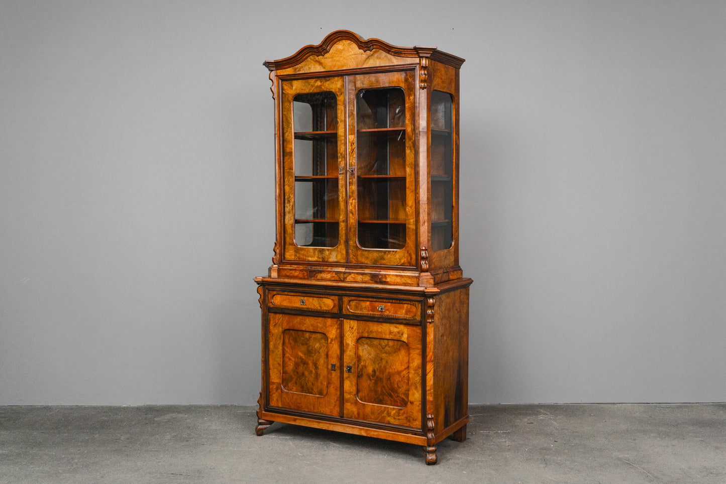 Schöne Biedermeier Vitrinenschrank