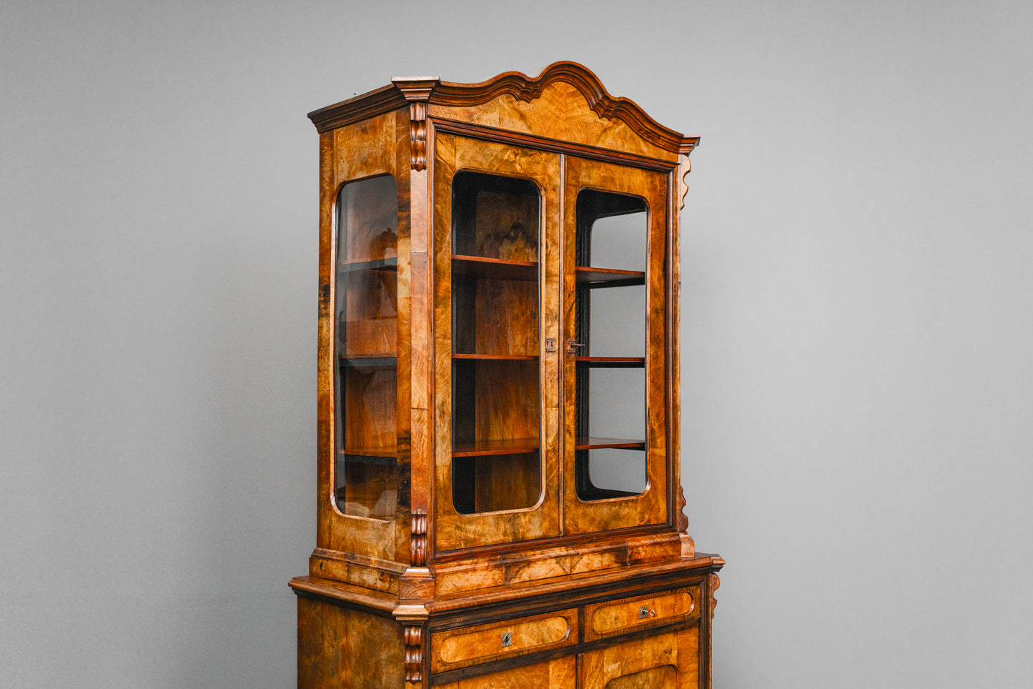 Schöne Biedermeier Vitrinenschrank