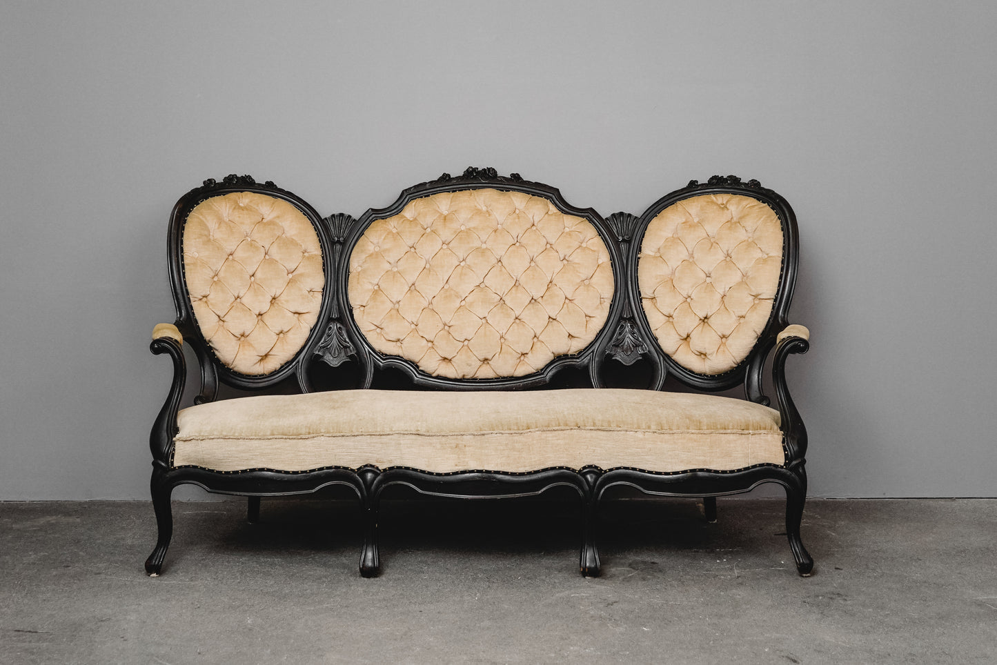 Elegantes Louis Philippe Sofa