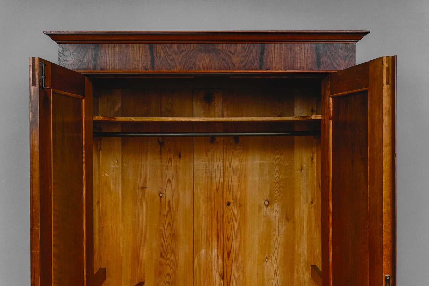 Wunderschöner Gründerzeit Kleiderschrank