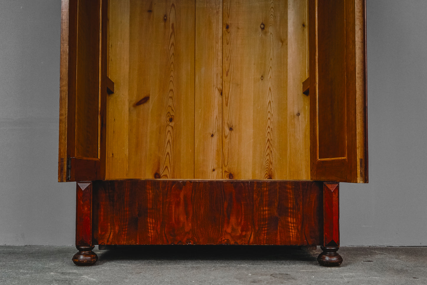 Wunderschöner Gründerzeit Kleiderschrank