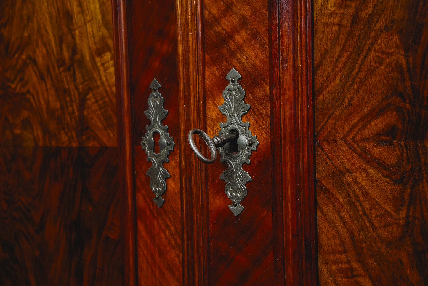 Wunderschöner Gründerzeit Kleiderschrank