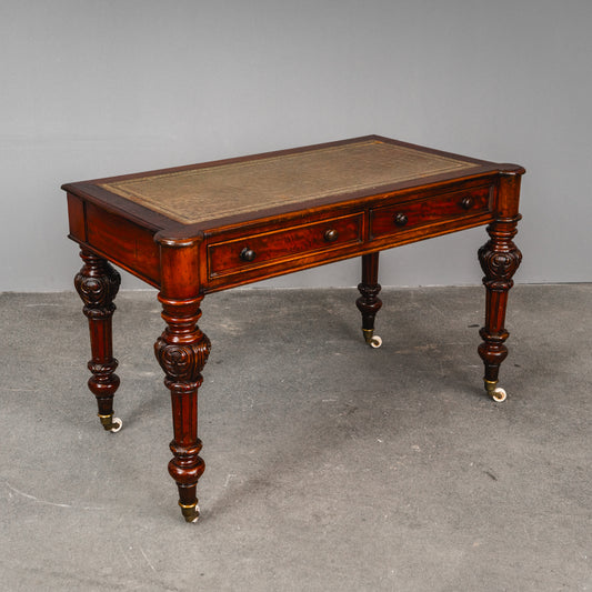 Eleganter Schreibtisch im Englischen Stil