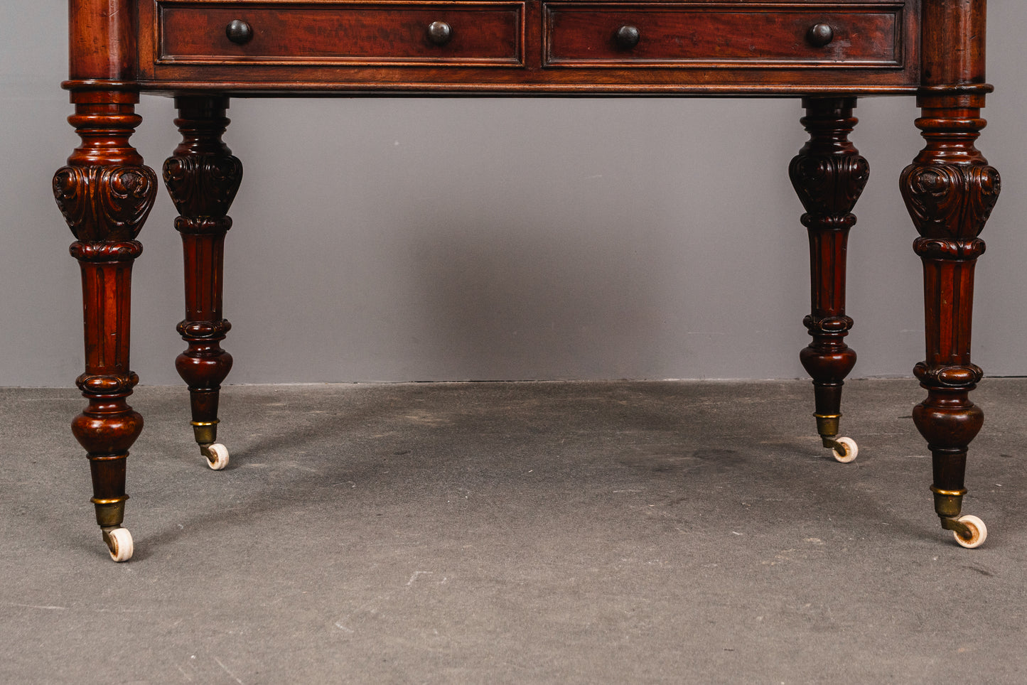 Eleganter Schreibtisch im Englischen Stil