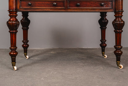 Eleganter Schreibtisch im Englischen Stil