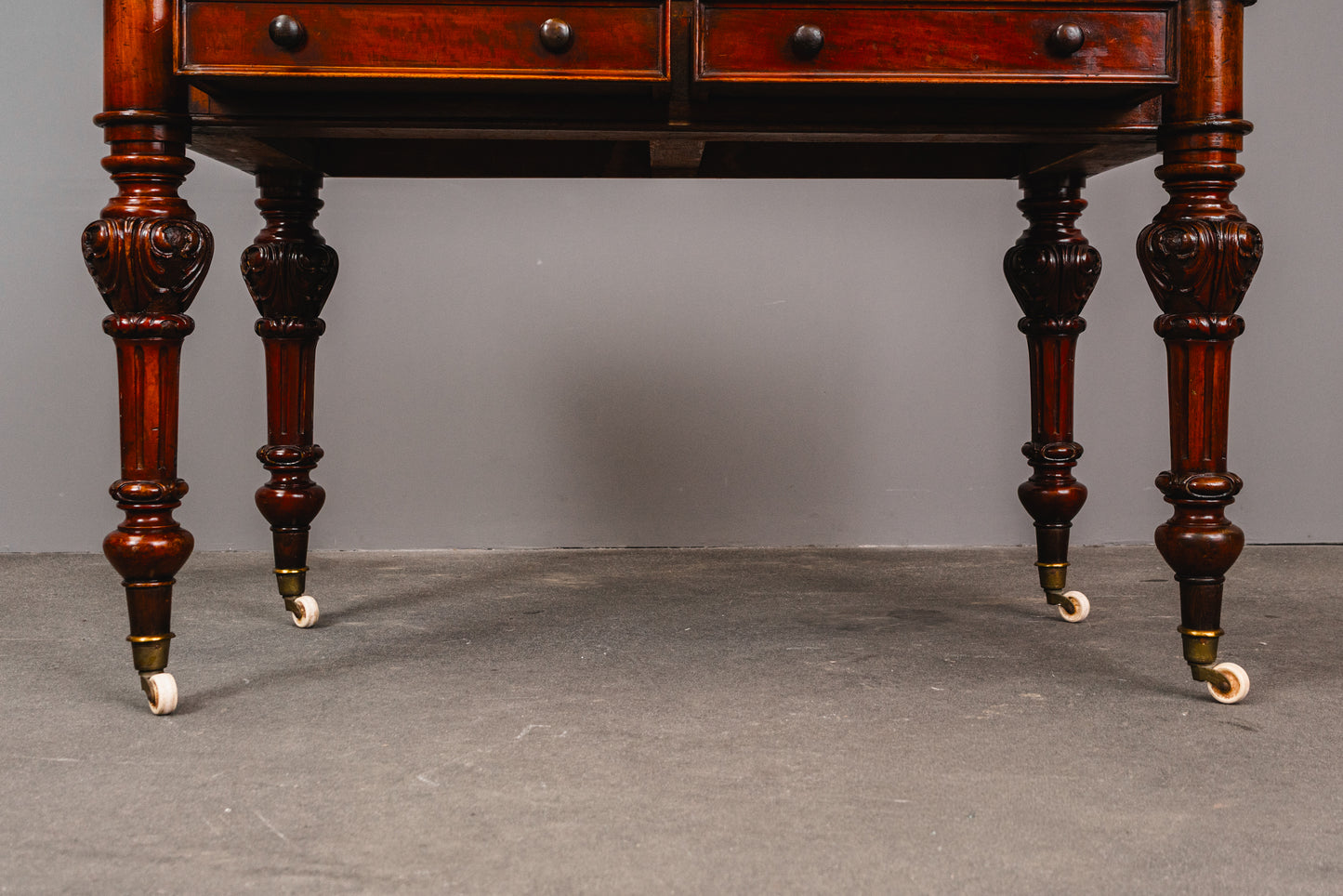 Eleganter Schreibtisch im Englischen Stil