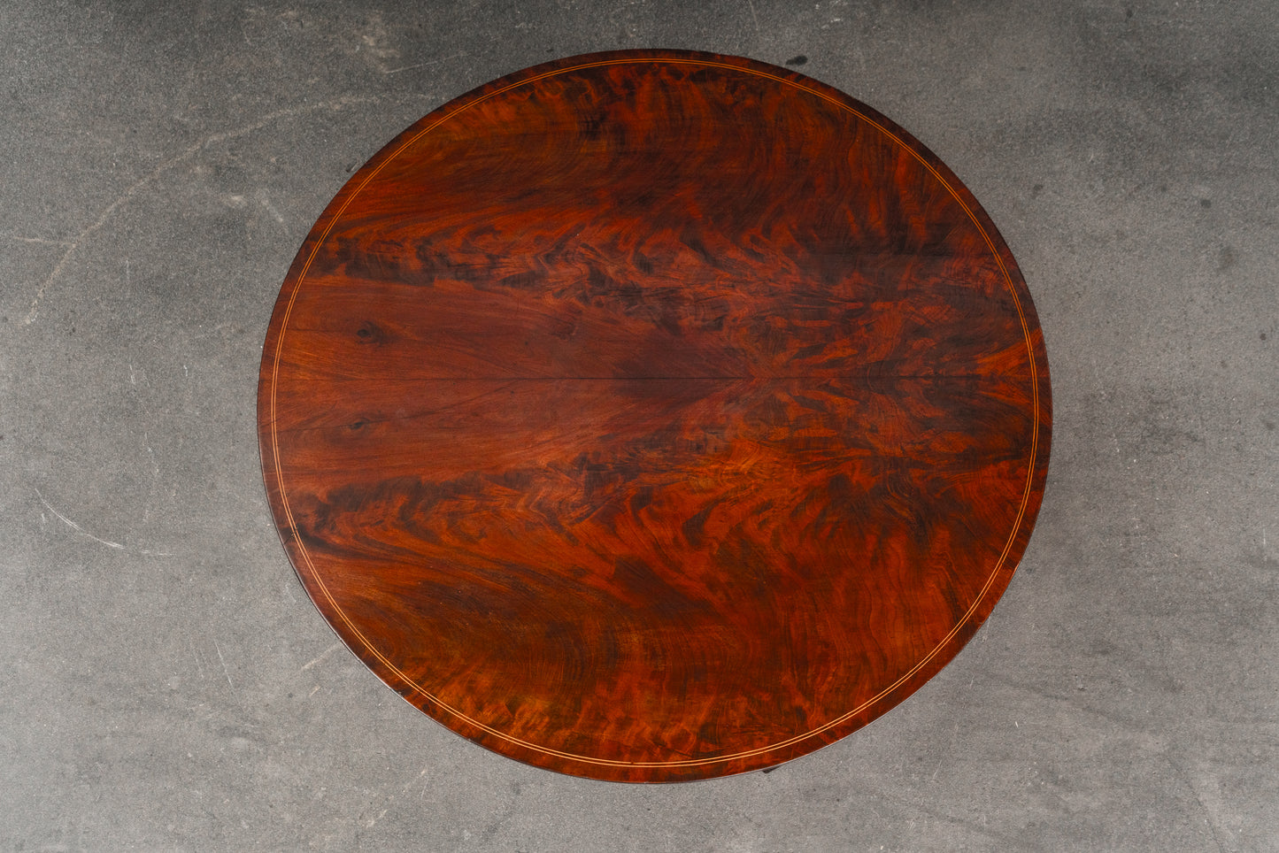 Eleganter Biedermeier Esstisch