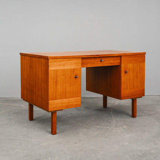 Schlichter Mid-Century Schreibtisch