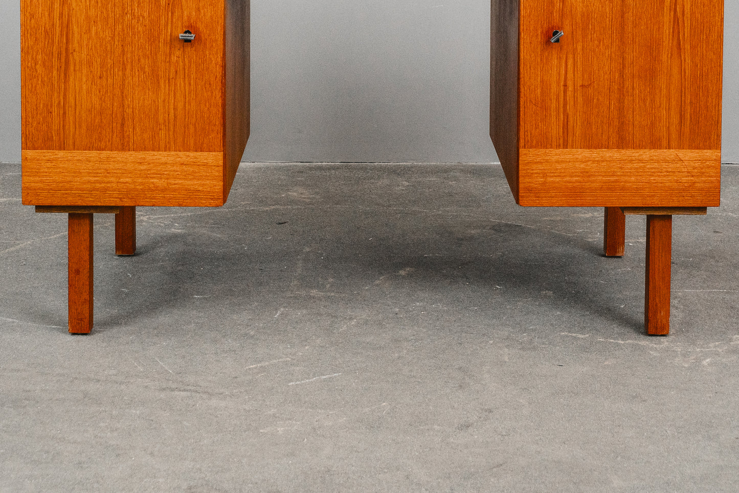Schlichter Mid-Century Schreibtisch