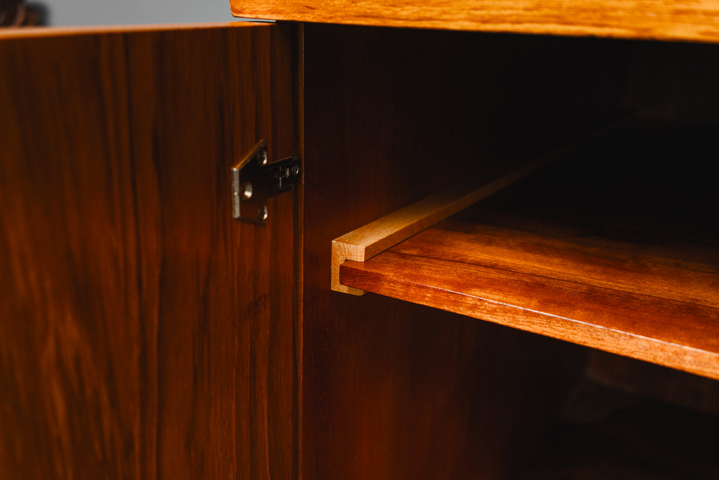 Schlichter Mid-Century Schreibtisch
