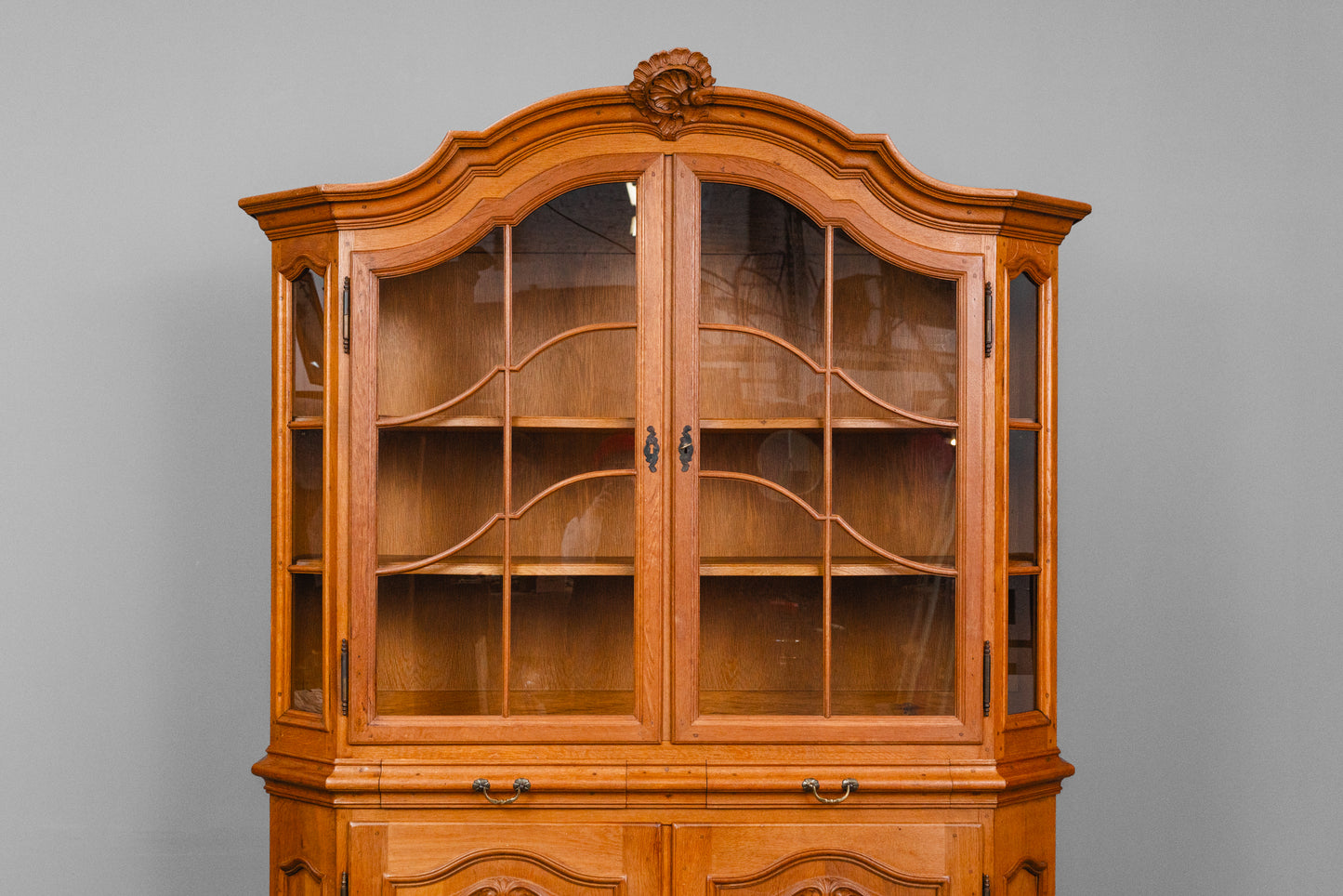 Wunderschöner Vitrinenschrank im Barock Stil