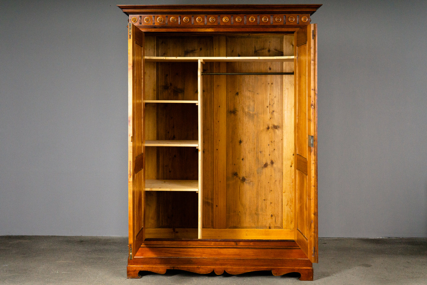 Wunderschöner Biedermeier Kleiderschrank