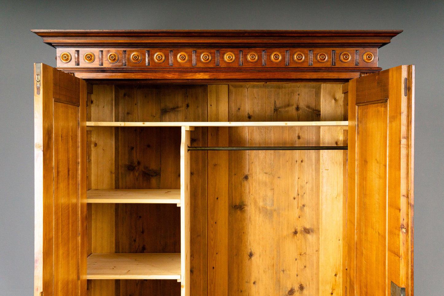 Wunderschöner Biedermeier Kleiderschrank