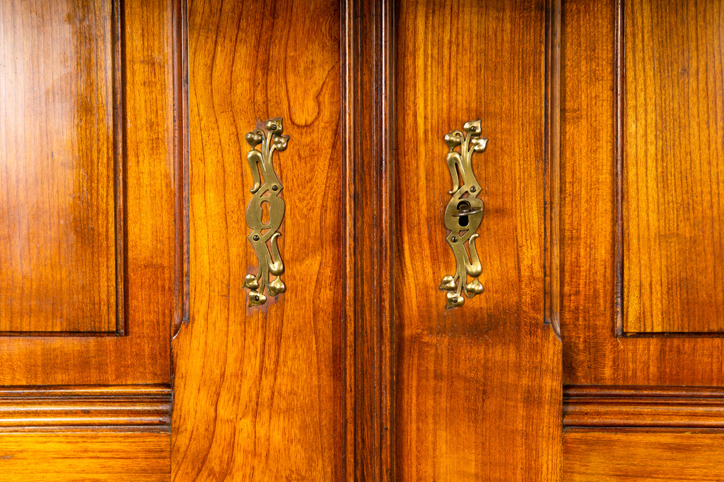 Wunderschöner Biedermeier Kleiderschrank