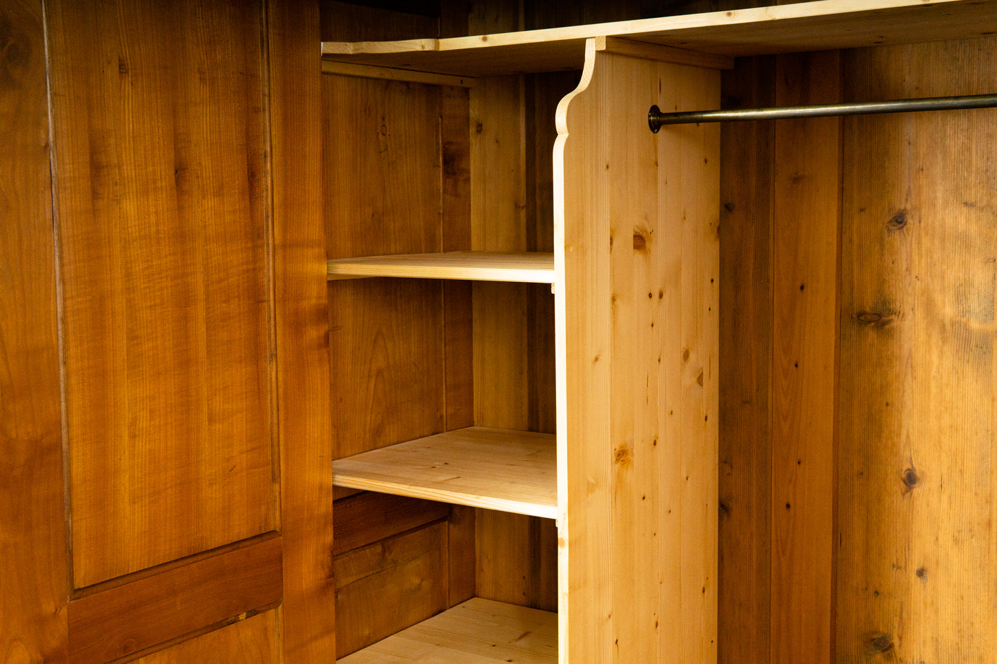 Wunderschöner Biedermeier Kleiderschrank