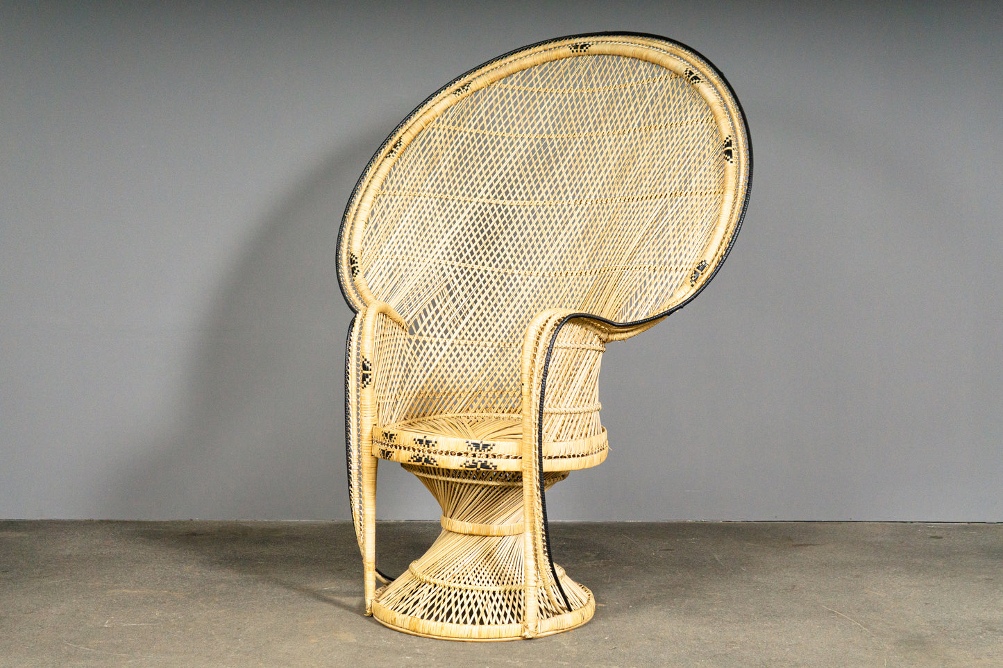 Wunderschöner Peacock Stuhl