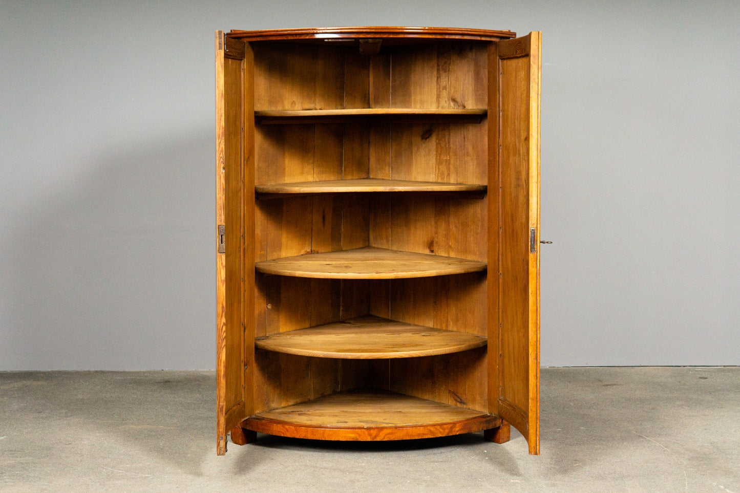 Biedermeier Eckschrank in Birke - 1.Hälfte des 19.Jahrhunderts