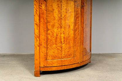 Biedermeier Eckschrank in Birke - 1.Hälfte des 19.Jahrhunderts