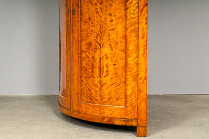 Biedermeier Eckschrank in Birke - 1.Hälfte des 19.Jahrhunderts