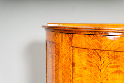 Biedermeier Eckschrank in Birke - 1.Hälfte des 19.Jahrhunderts