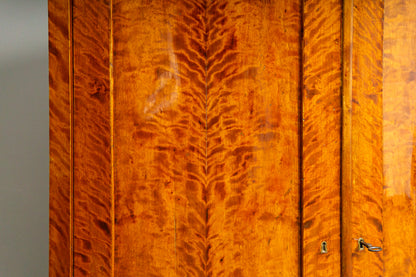Biedermeier Eckschrank in Birke - 1.Hälfte des 19.Jahrhunderts