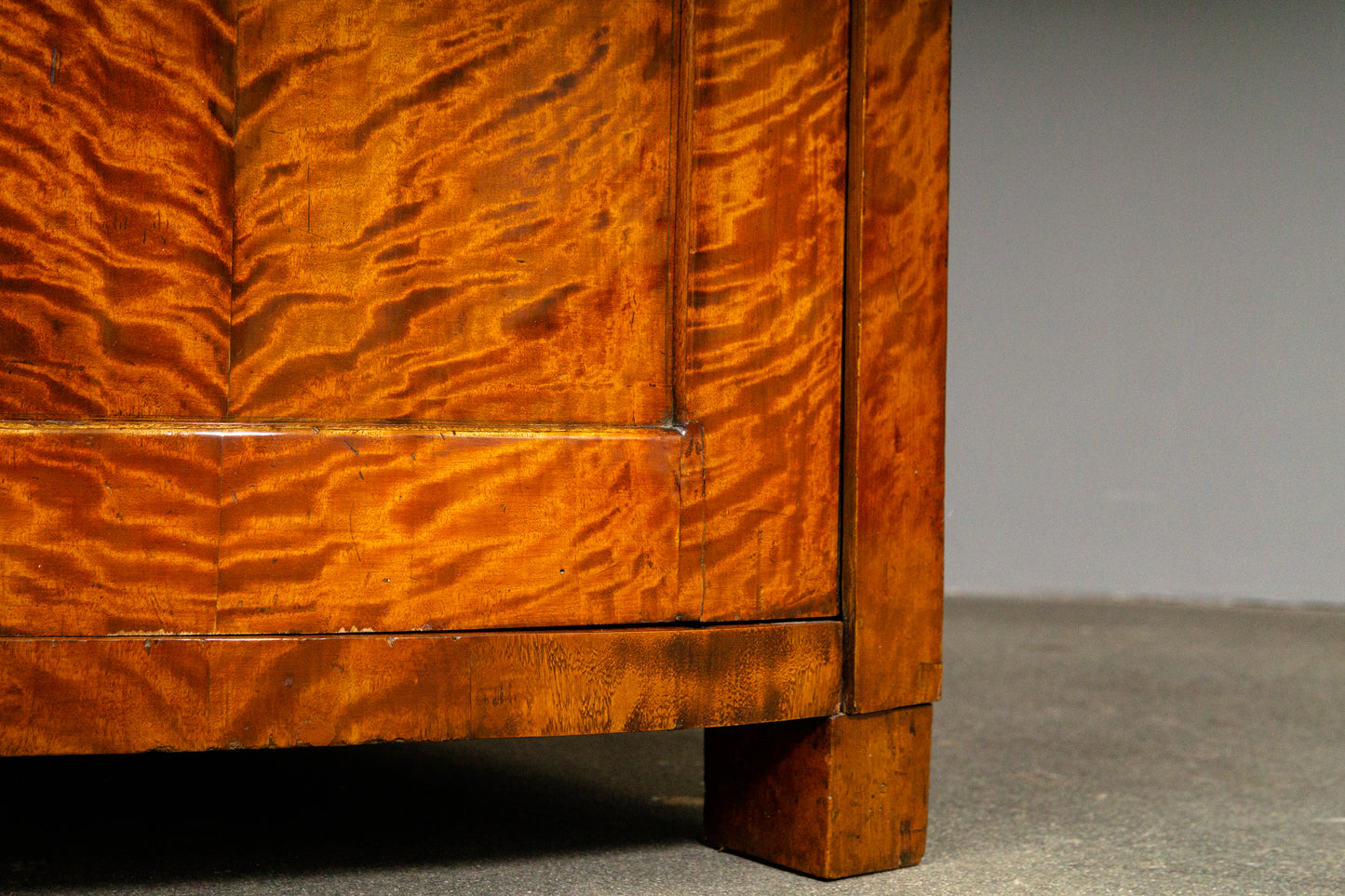 Biedermeier Eckschrank in Birke - 1.Hälfte des 19.Jahrhunderts