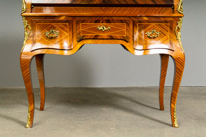 Eleganter Sekretär im Louis XV Stil
