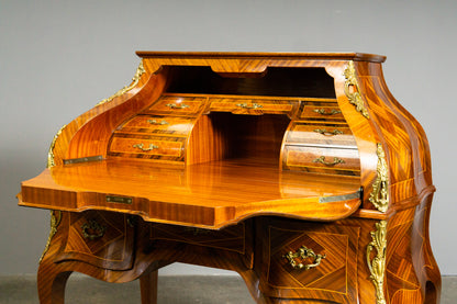 Eleganter Sekretär im Louis XV Stil