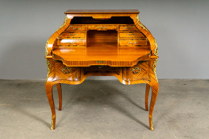 Eleganter Sekretär im Louis XV Stil