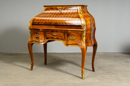Eleganter Sekretär im Louis XV Stil