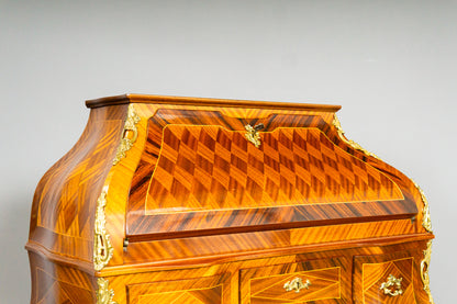 Eleganter Sekretär im Louis XV Stil