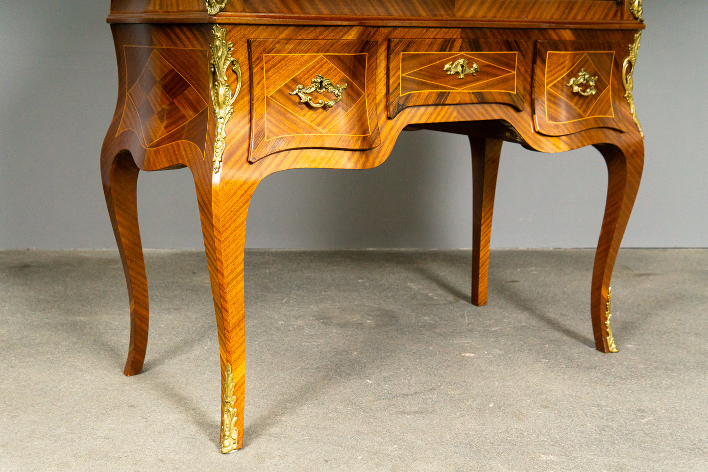 Eleganter Sekretär im Louis XV Stil