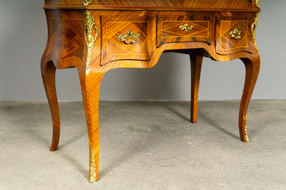Eleganter Sekretär im Louis XV Stil