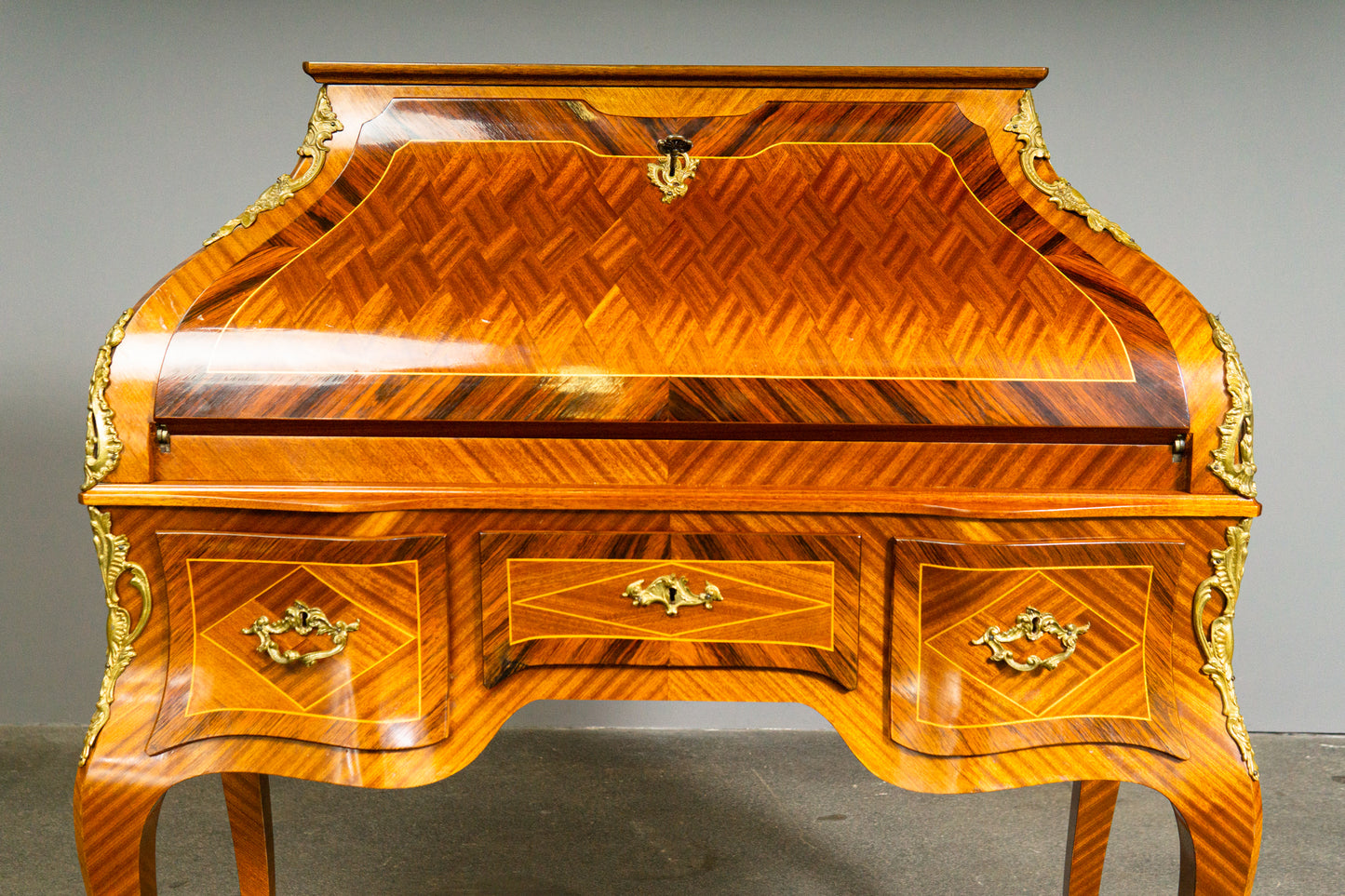 Eleganter Sekretär im Louis XV Stil