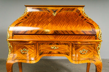 Eleganter Sekretär im Louis XV Stil