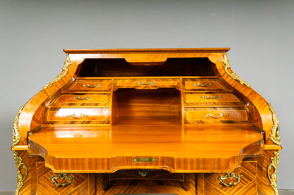 Eleganter Sekretär im Louis XV Stil