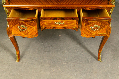 Eleganter Sekretär im Louis XV Stil