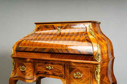 Eleganter Sekretär im Louis XV Stil