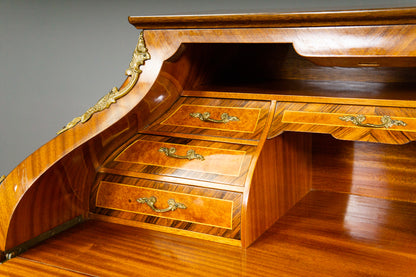 Eleganter Sekretär im Louis XV Stil