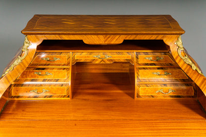 Eleganter Sekretär im Louis XV Stil