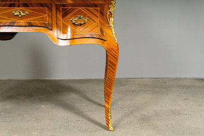 Eleganter Sekretär im Louis XV Stil