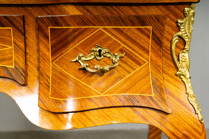 Eleganter Sekretär im Louis XV Stil