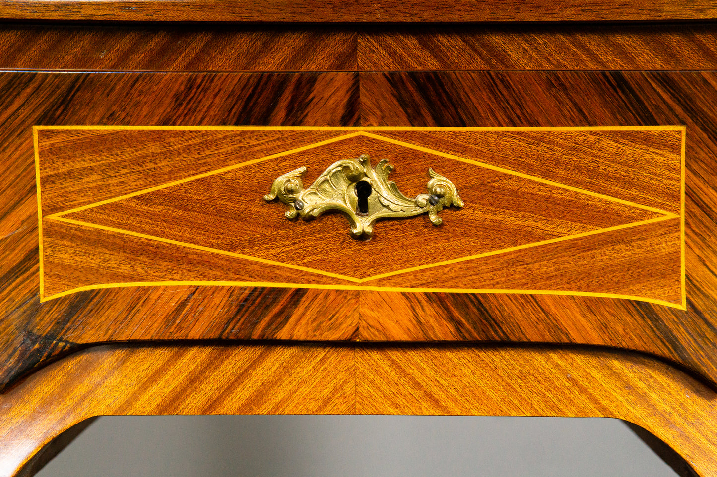 Eleganter Sekretär im Louis XV Stil
