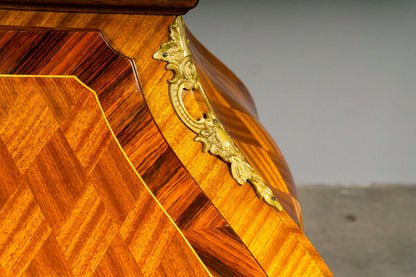 Eleganter Sekretär im Louis XV Stil